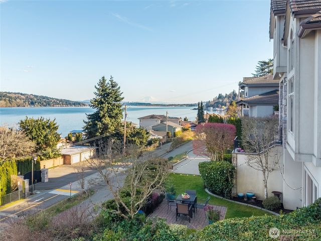 15517 Lake Shore Boulevard NE, Lake Forest Park, WA 98155