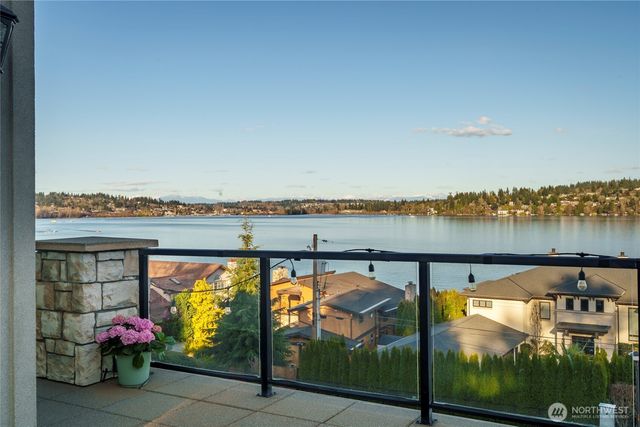 15517 Lake Shore Boulevard NE, Lake Forest Park, WA 98155