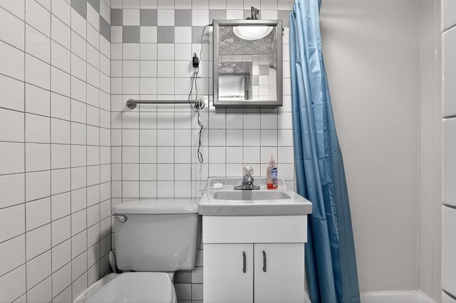 70 WEST 3RD ST, Bayonne, NJ 07002