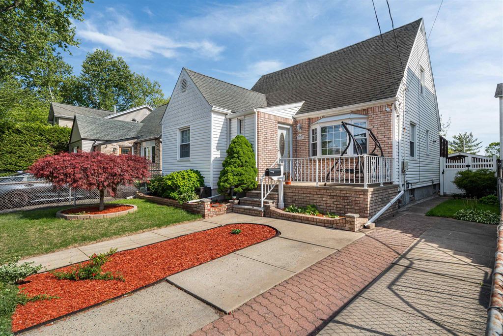 70 WEST 3RD ST, Bayonne, NJ 07002