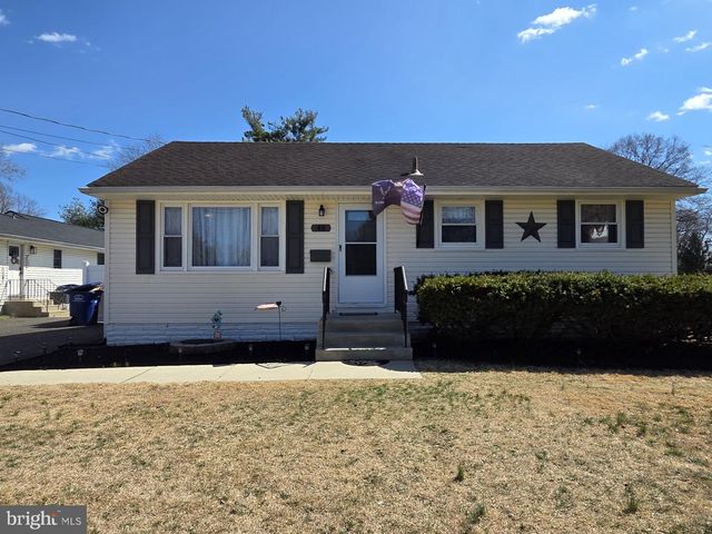 48 5TH AVE, Maple Shade, NJ 08052