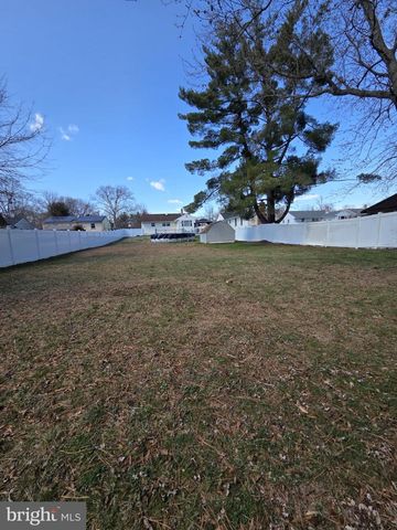 48 5TH AVE, Maple Shade, NJ 08052