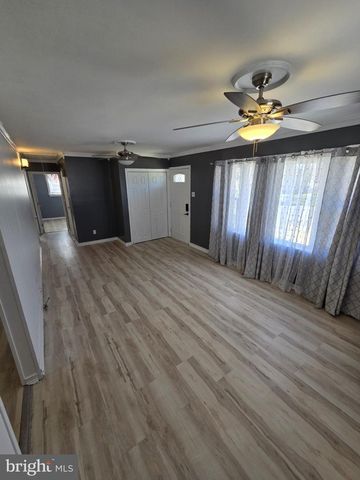 48 5TH AVE, Maple Shade, NJ 08052
