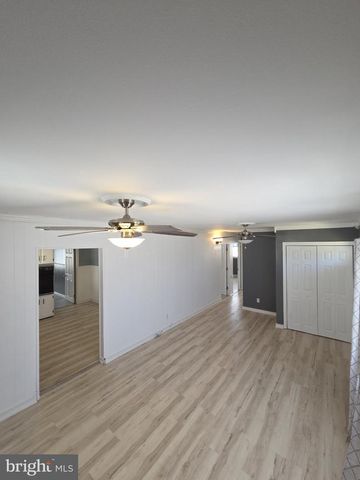 48 5TH AVE, Maple Shade, NJ 08052