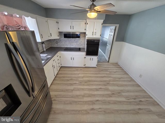 48 5TH AVE, Maple Shade, NJ 08052