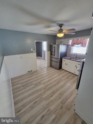 48 5TH AVE, Maple Shade, NJ 08052