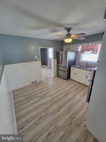 48 5TH AVE, Maple Shade, NJ 08052