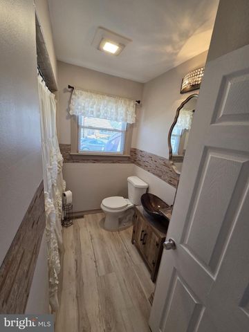 48 5TH AVE, Maple Shade, NJ 08052