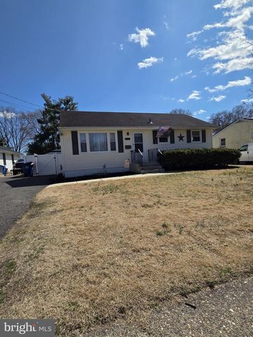 48 5TH AVE, Maple Shade, NJ 08052