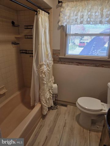 48 5TH AVE, Maple Shade, NJ 08052