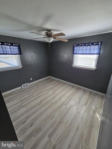 48 5TH AVE, Maple Shade, NJ 08052