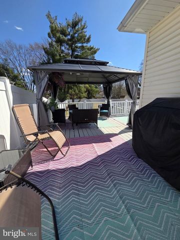 48 5TH AVE, Maple Shade, NJ 08052