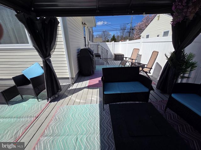 48 5TH AVE, Maple Shade, NJ 08052