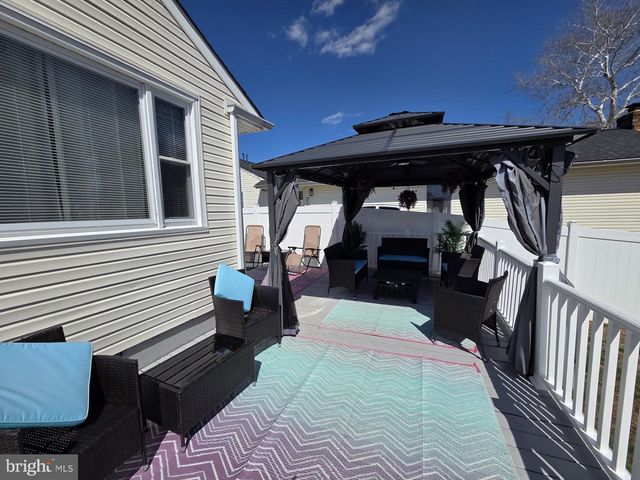 48 5TH AVE, Maple Shade, NJ 08052