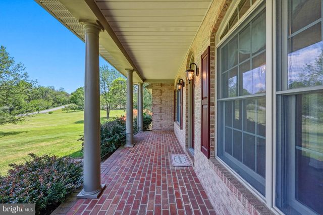 107 PALACE CT, Inwood, WV 25428