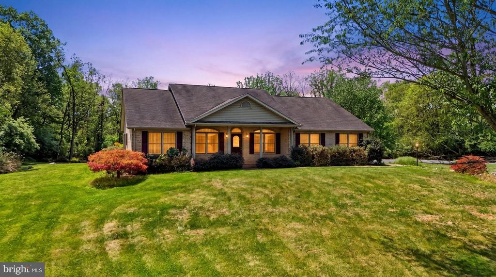 107 PALACE CT, Inwood, WV 25428