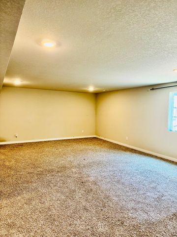 82 Dakota Circle, Waukee, IA 50263