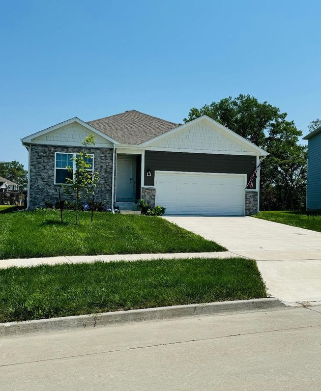 82 Dakota Circle, Waukee, IA 50263