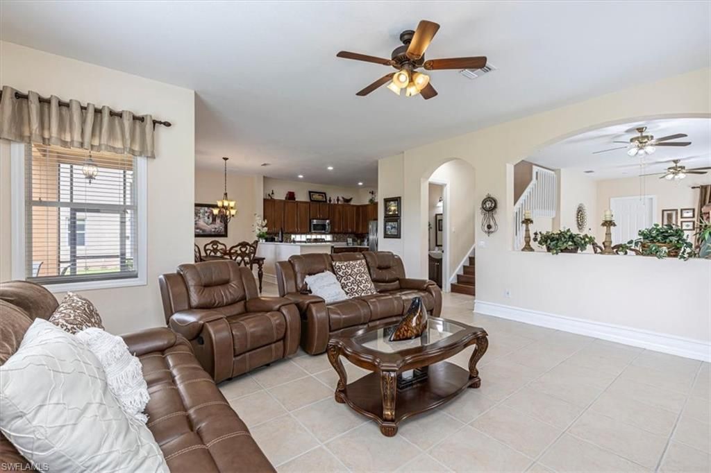 1966 Par DR, NAPLES, FL 34120 — photo 2