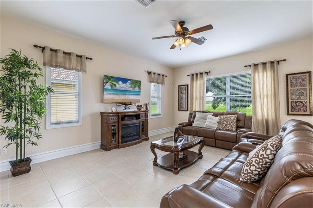 1966 Par DR, NAPLES, FL 34120 — photo 3