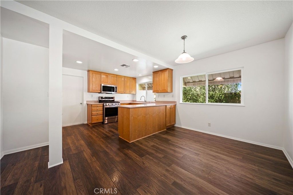 Image 6 of property listing at 2089 Abraham Street, Simi Valley, CA 93065