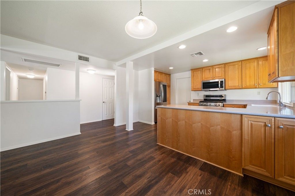 Image 8 of property listing at 2089 Abraham Street, Simi Valley, CA 93065