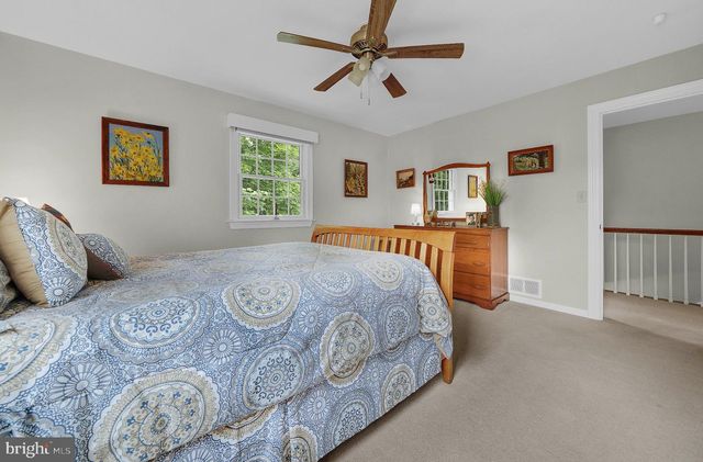 86 KNICKERBOCKER DR, Belle Mead, NJ 08502