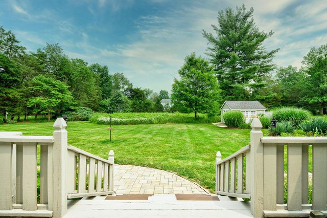 86 KNICKERBOCKER DR, Belle Mead, NJ 08502