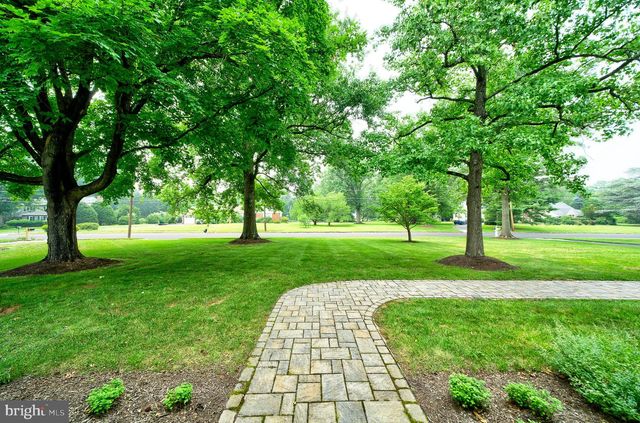 86 KNICKERBOCKER DR, Belle Mead, NJ 08502