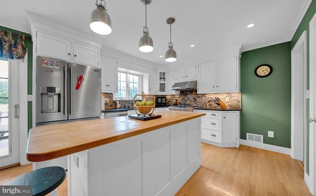 86 KNICKERBOCKER DR, Belle Mead, NJ 08502