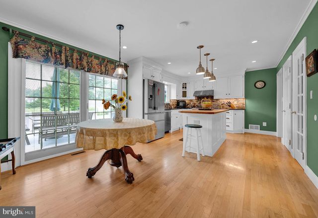 86 KNICKERBOCKER DR, Belle Mead, NJ 08502