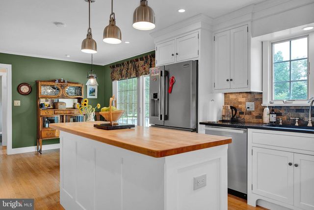 86 KNICKERBOCKER DR, Belle Mead, NJ 08502