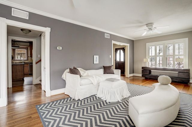 2137 W Main Street, Houston, TX 77098