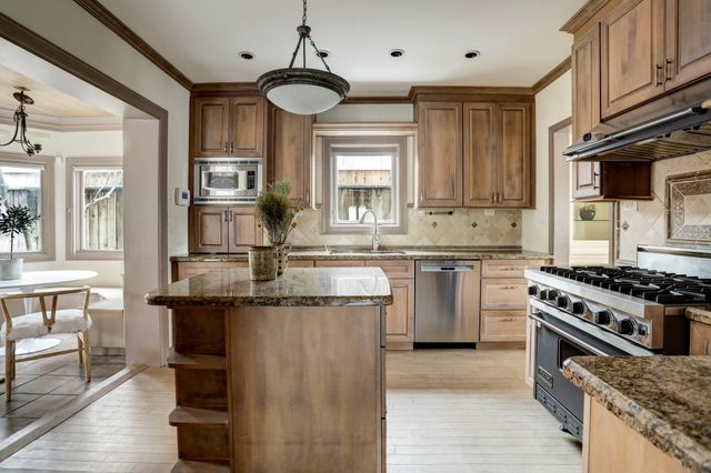 2137 W Main Street, Houston, TX 77098