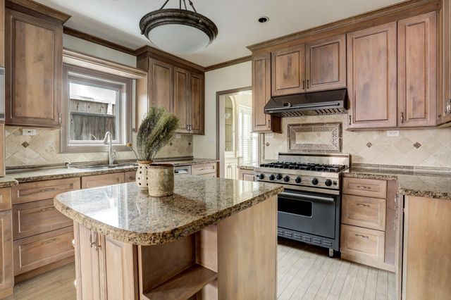 2137 W Main Street, Houston, TX 77098