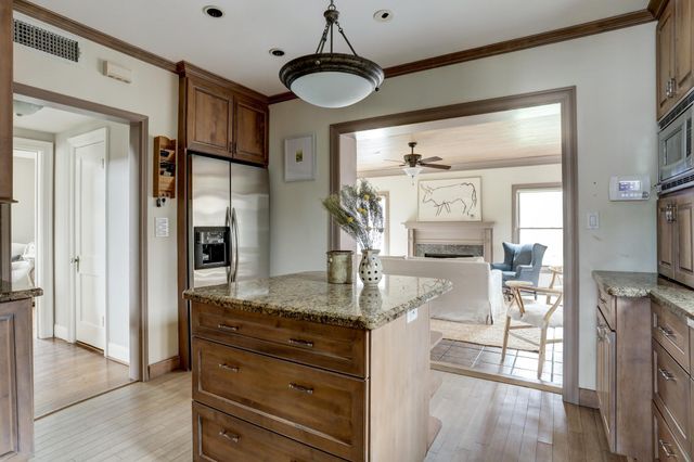 2137 W Main Street, Houston, TX 77098