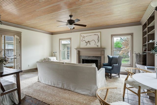 2137 W Main Street, Houston, TX 77098