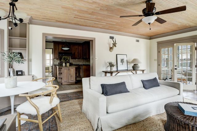 2137 W Main Street, Houston, TX 77098