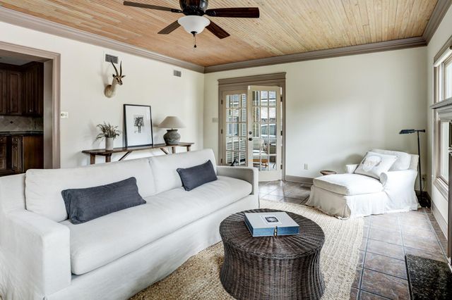 2137 W Main Street, Houston, TX 77098