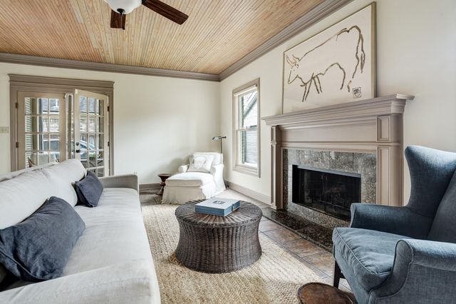 2137 W Main Street, Houston, TX 77098