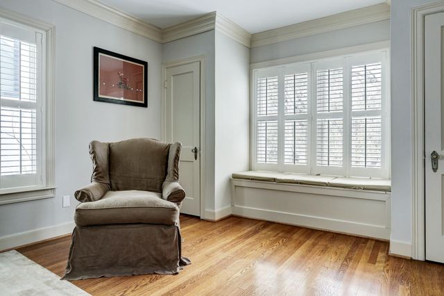 2137 W Main Street, Houston, TX 77098