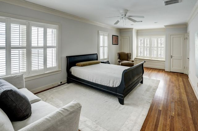 2137 W Main Street, Houston, TX 77098