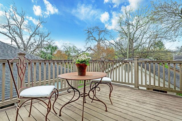 2137 W Main Street, Houston, TX 77098