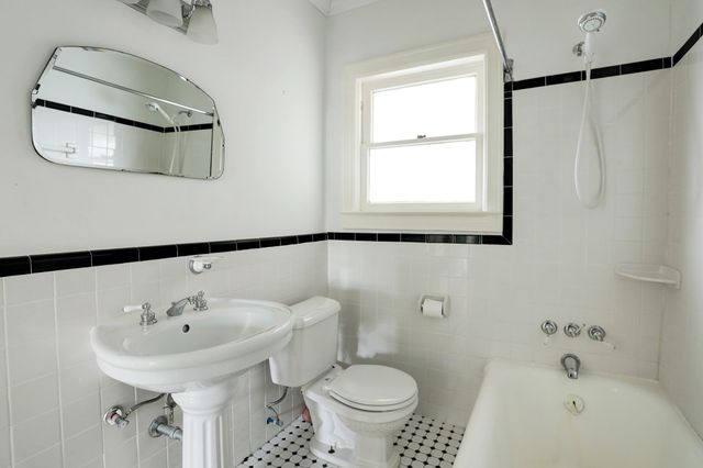 2137 W Main Street, Houston, TX 77098