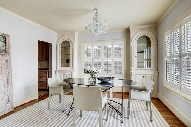 2137 W Main Street, Houston, TX 77098