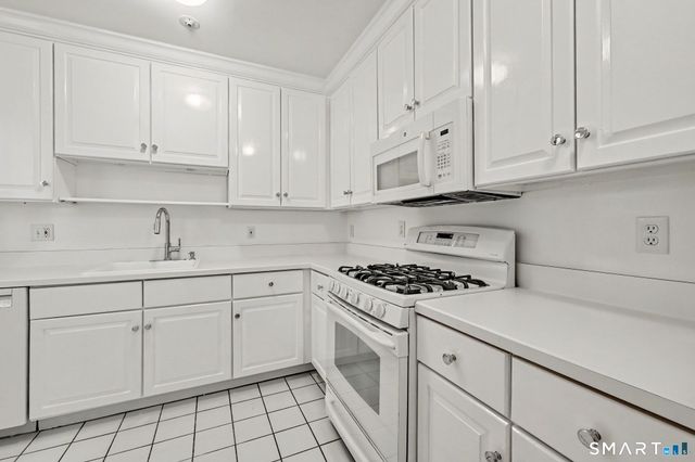 25 West Elm Street 37, Greenwich, CT 06830