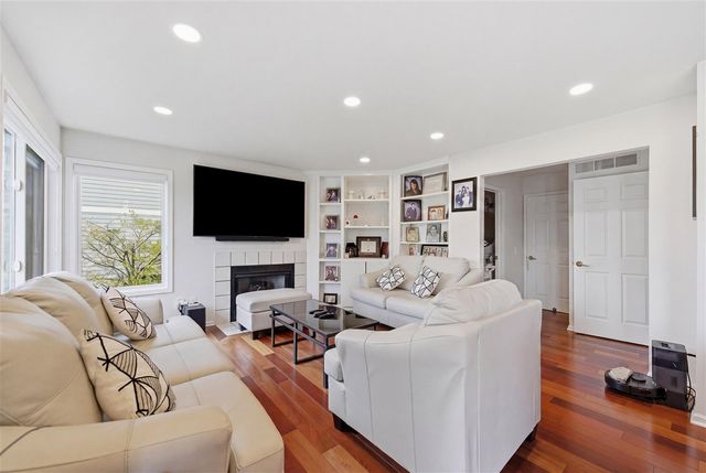 2243 Sun Valley Drive, Ann Arbor, MI 48108