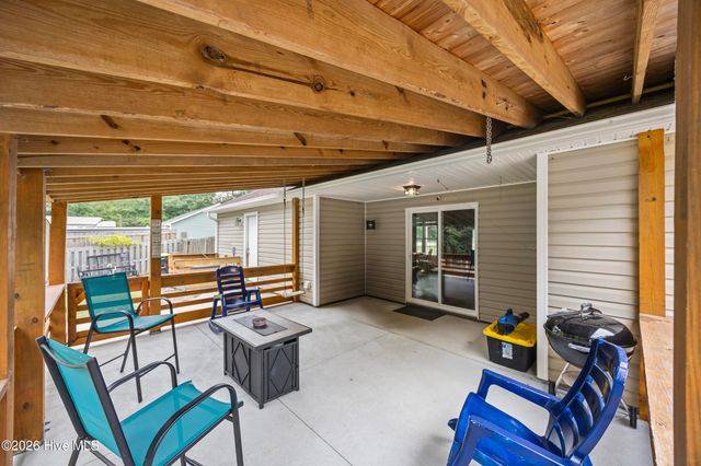 111 Marcil Lane, Hampstead, NC 28443