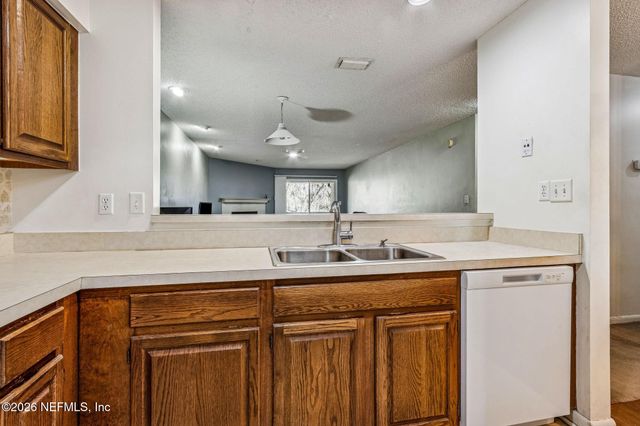 1604 ARCADIA Drive 105, Jacksonville, FL 32207