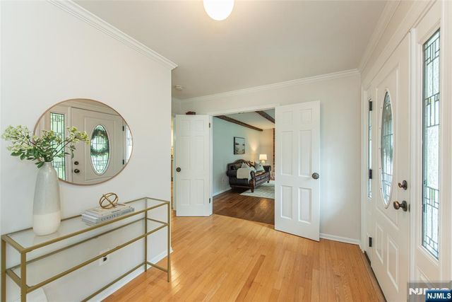 5 Robin Hill Road, North Caldwell, NJ 07006
